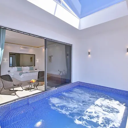 Sleeps 2 With Pool Air Con And Wifi فيلة كالكان