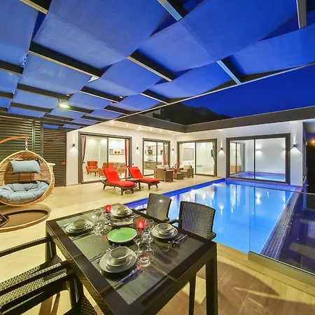Sleeps 2 With Pool Air Con And Wifi فيلة