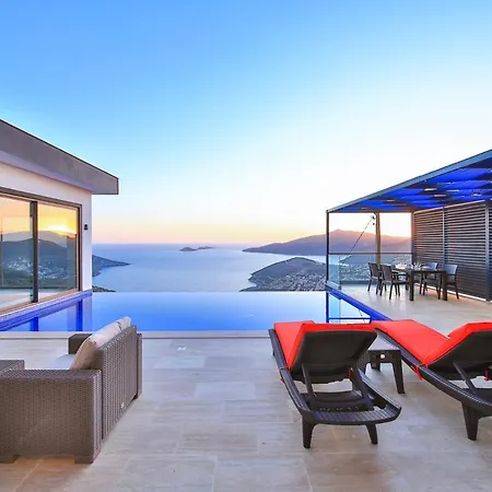 Sleeps 2 With Pool Air Con And Wifi فيلة