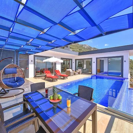 Sleeps 2 With Pool Air Con And Wifi *